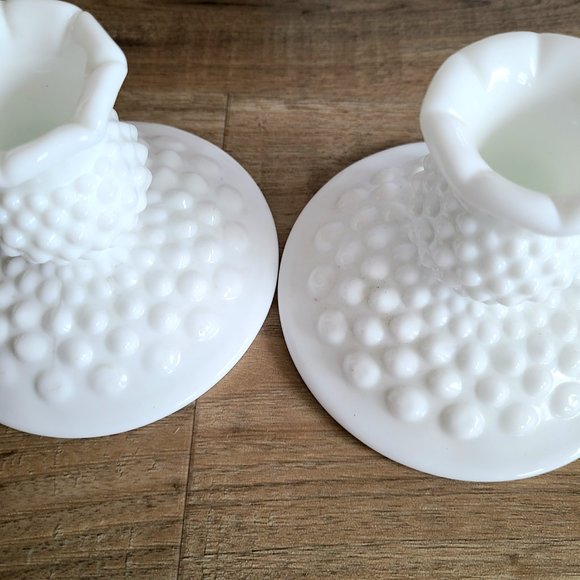 Set of 2 vintage Fenton hobnails milk glass candleholders/candlesticks. - Picture 6 of 7